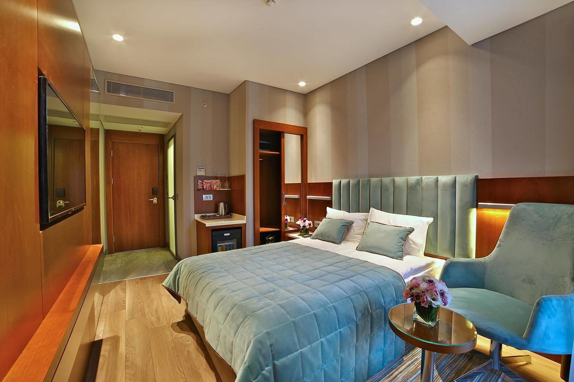 The Tango Hotel Istanbul Exterior photo